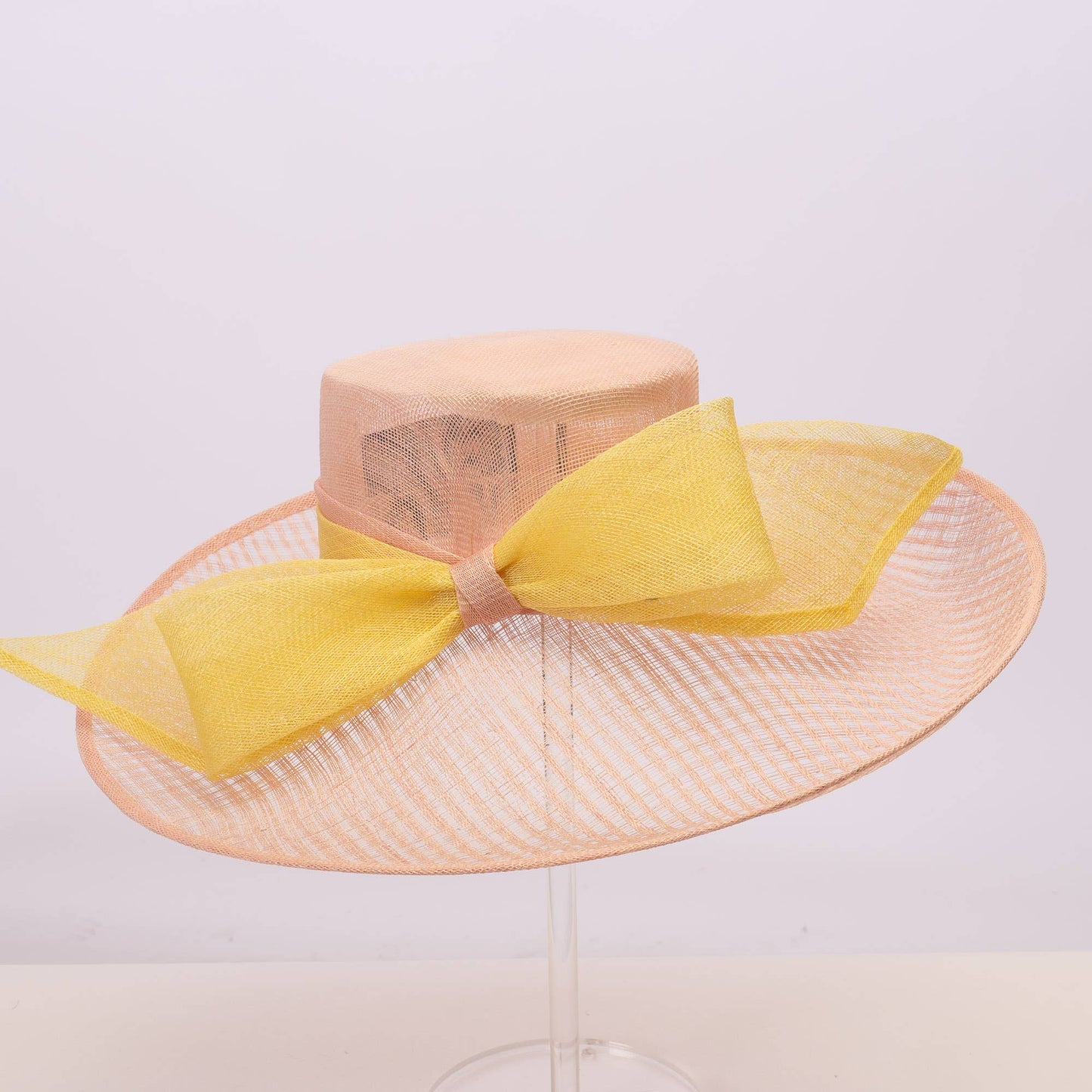 124010 | Sinamay base w/sinamay bow on the brim of the hat