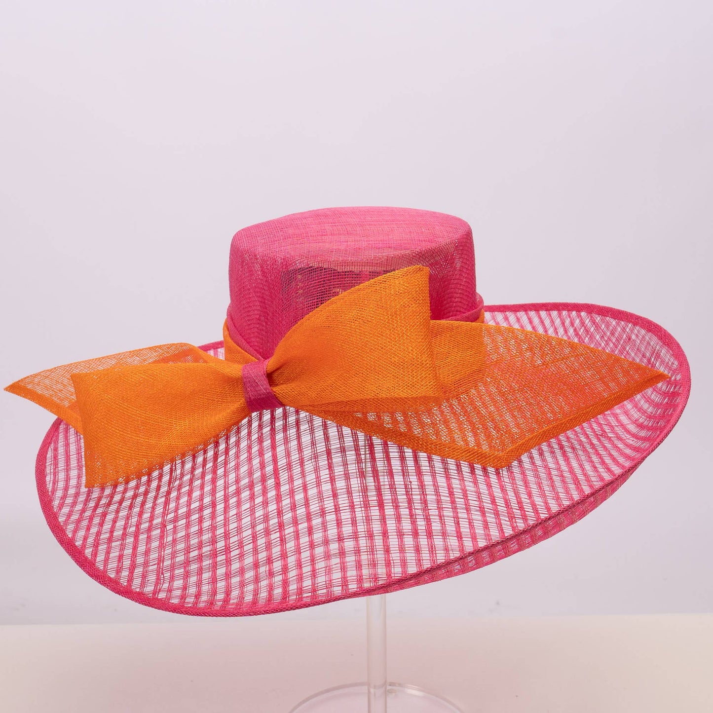 124010 | Sinamay base w/sinamay bow on the brim of the hat