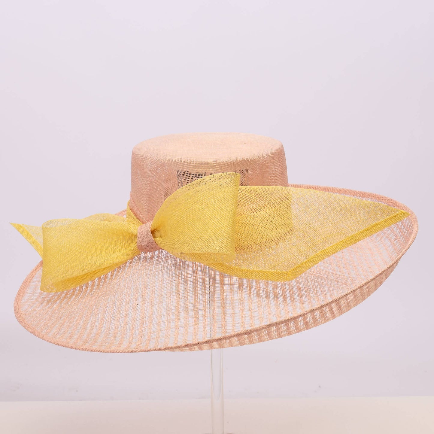 124010 | Sinamay base w/sinamay bow on the brim of the hat