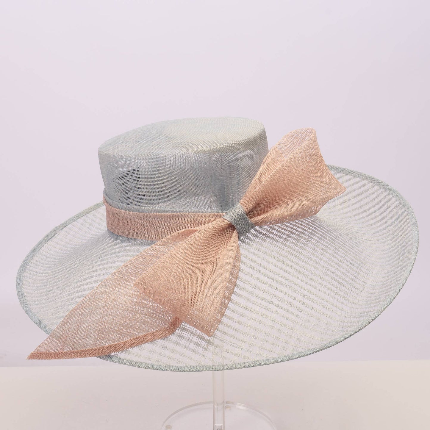 124010 | Sinamay base w/sinamay bow on the brim of the hat