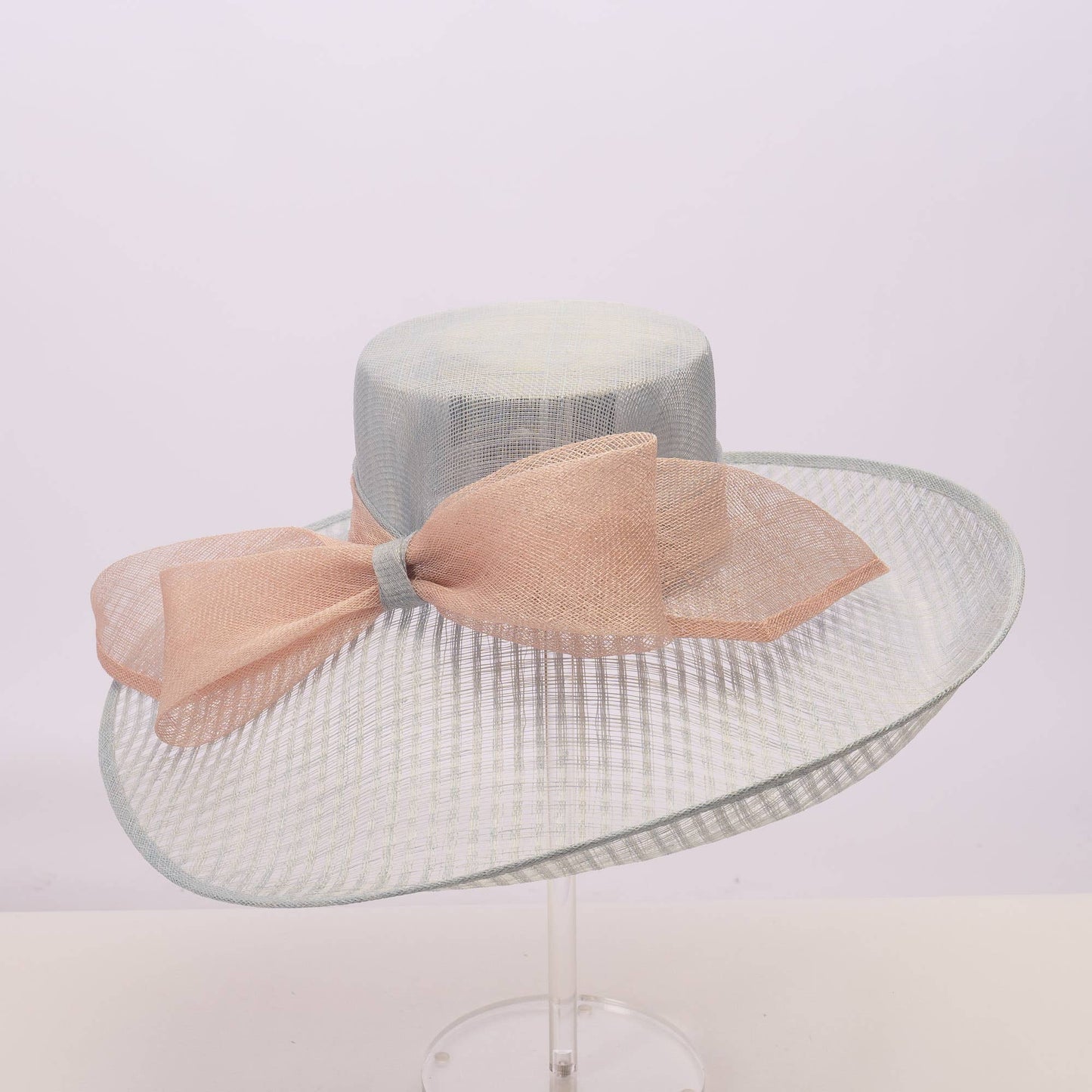 124010 | Sinamay base w/sinamay bow on the brim of the hat