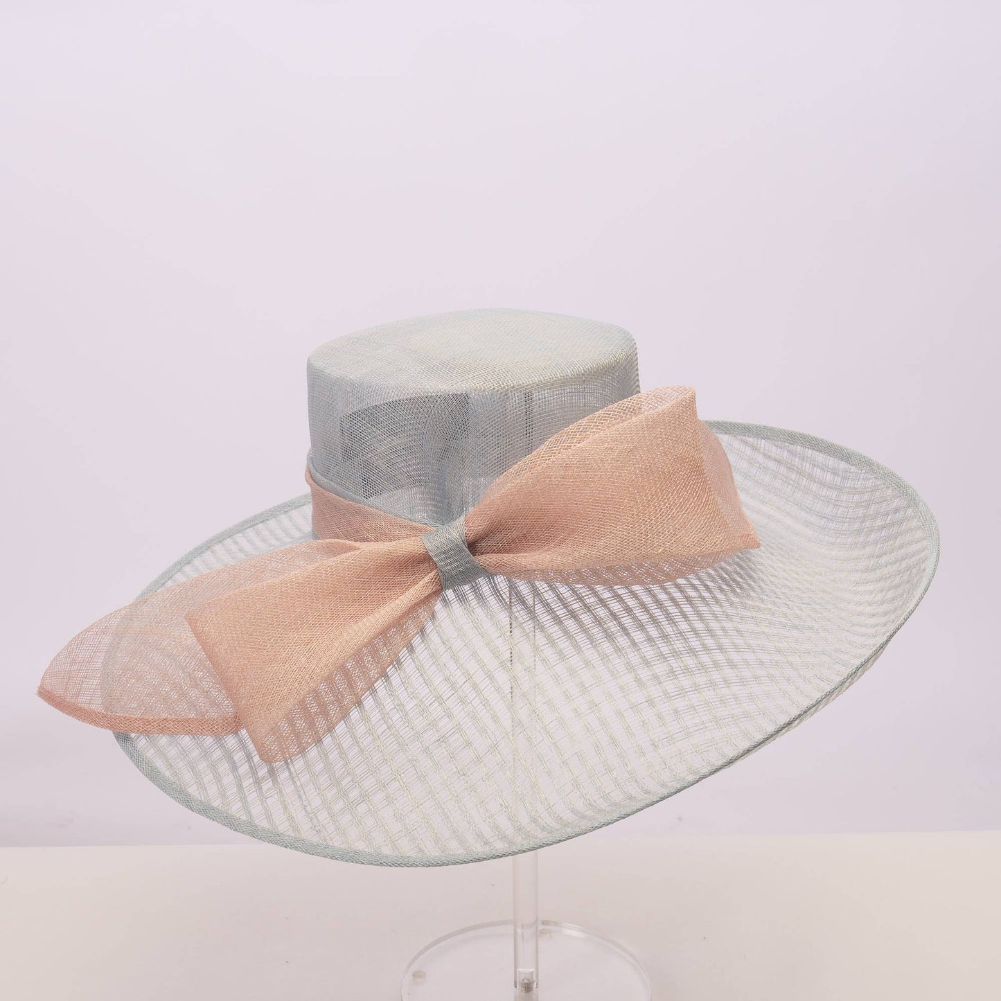 124010 | Sinamay base w/sinamay bow on the brim of the hat