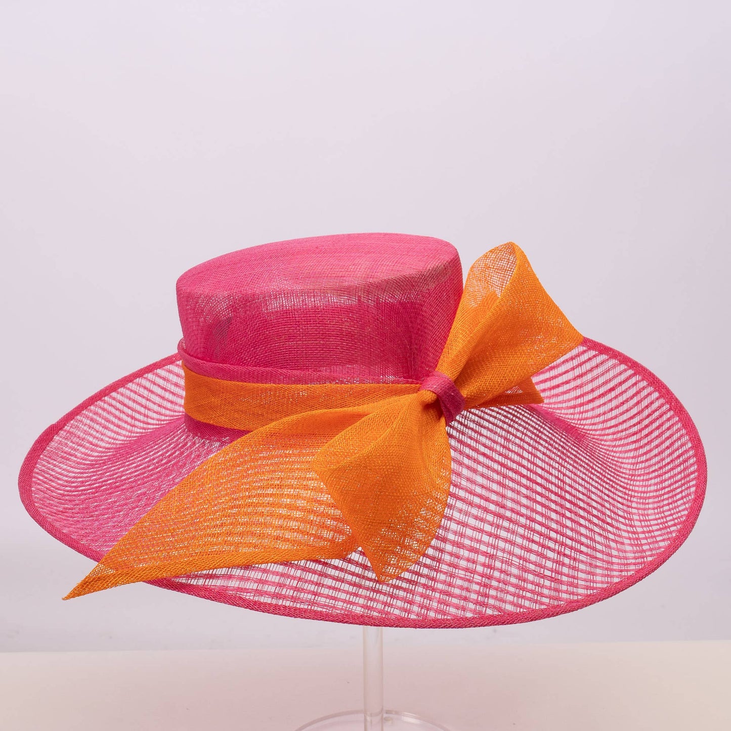 124010 | Sinamay base w/sinamay bow on the brim of the hat