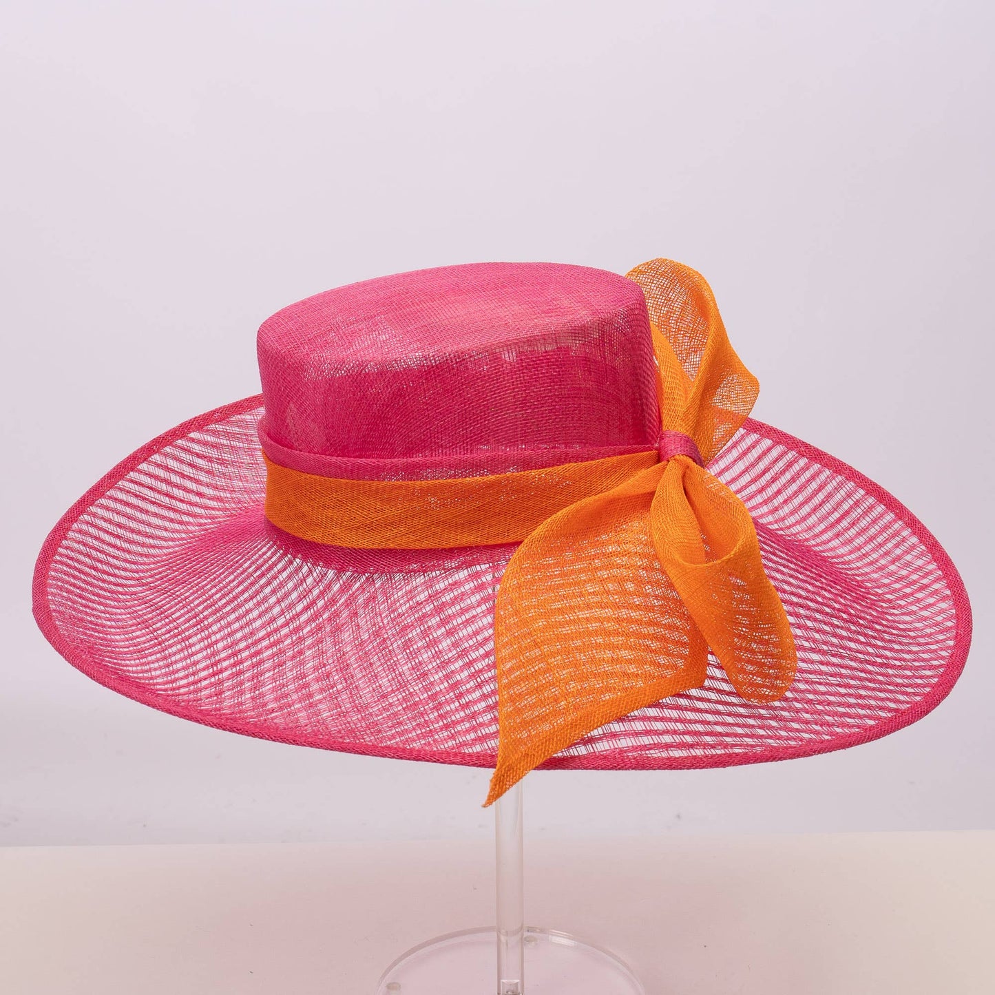 124010 | Sinamay base w/sinamay bow on the brim of the hat