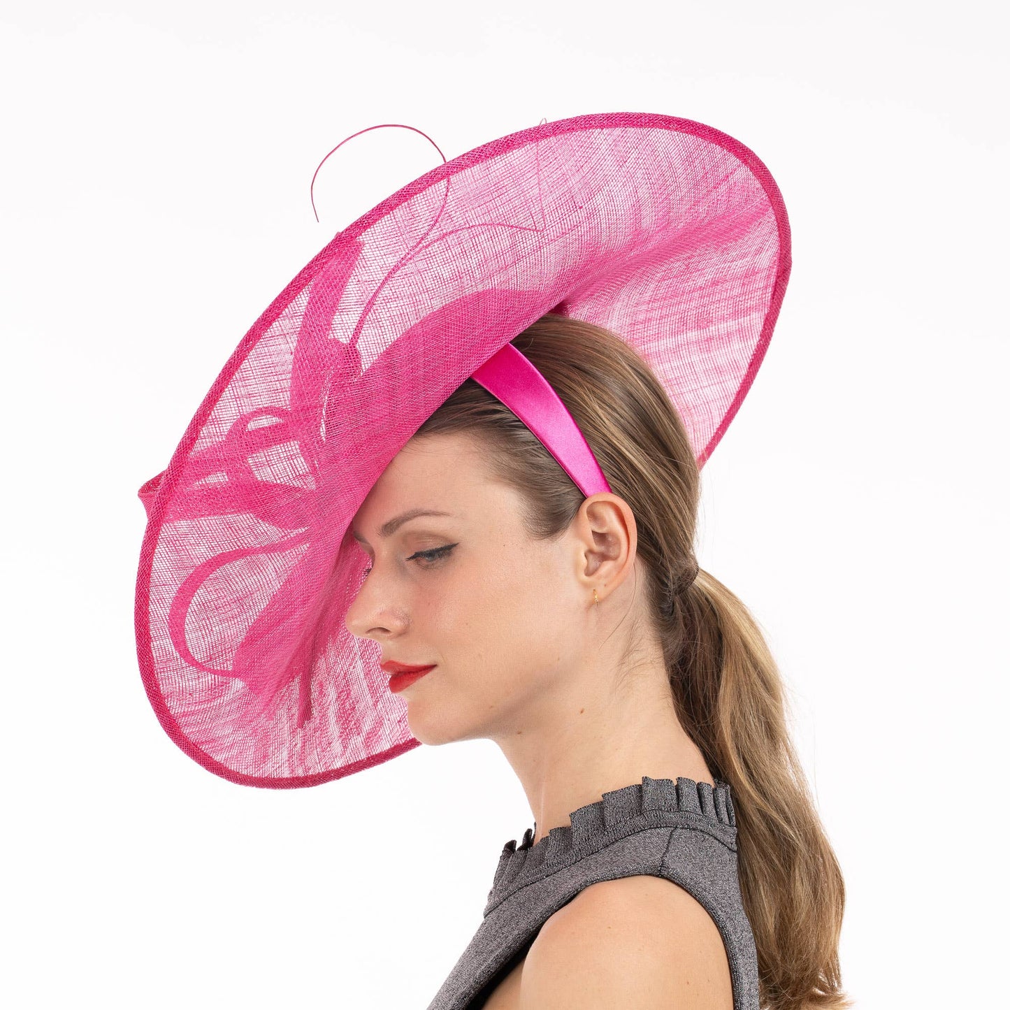 102086 | Sinamay loop bonded on sinamay base fascinator