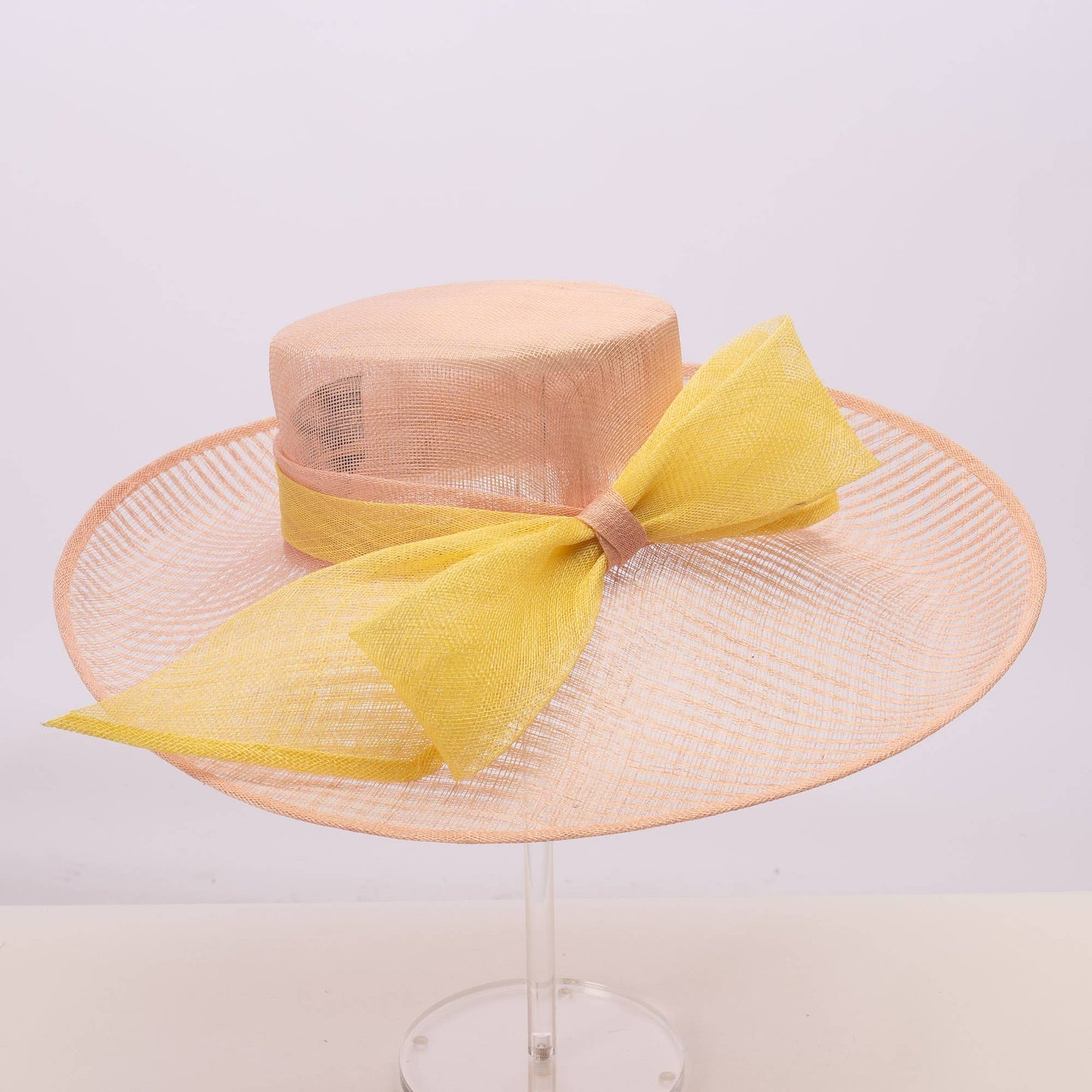 124010 | Sinamay base w/sinamay bow on the brim of the hat