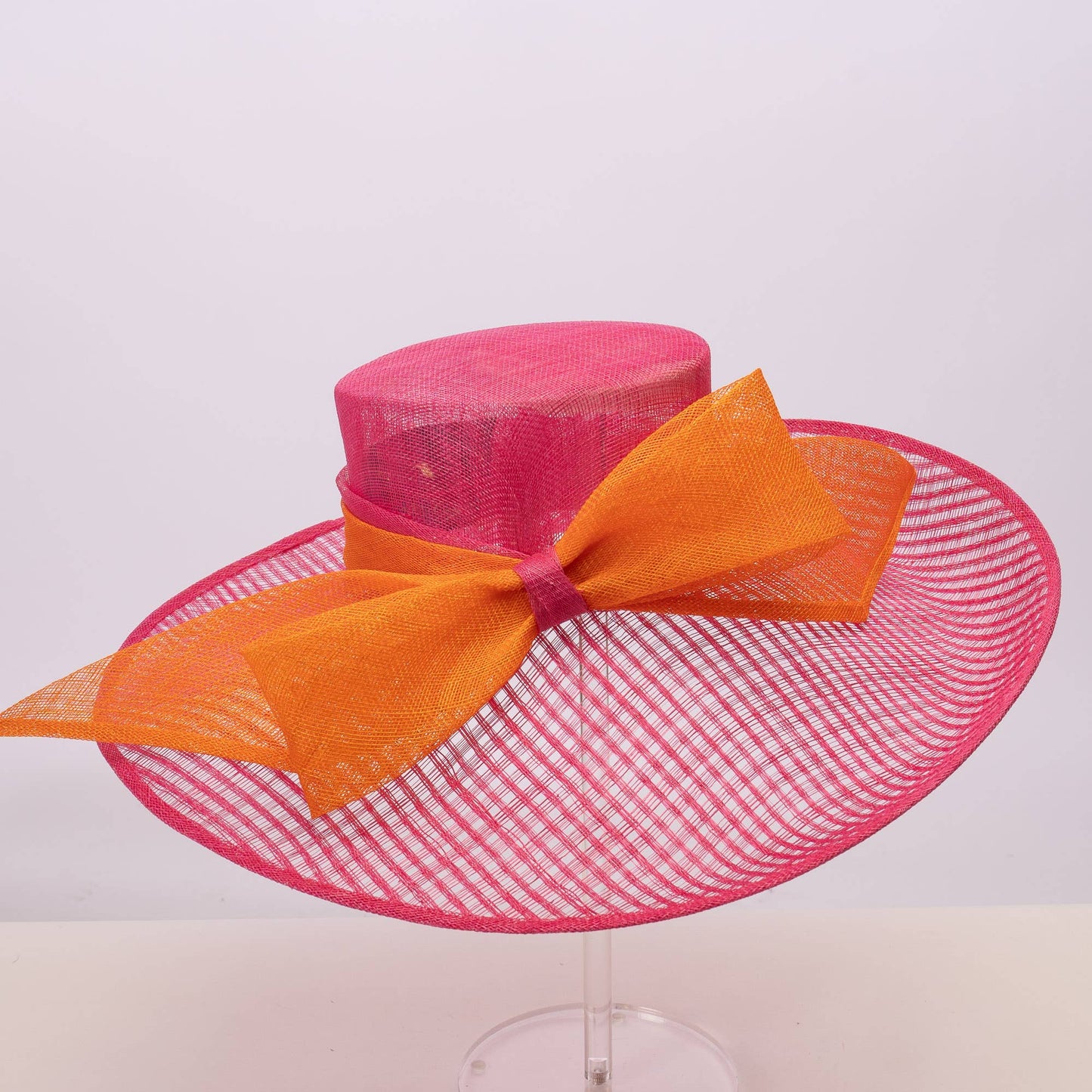 124010 | Sinamay base w/sinamay bow on the brim of the hat