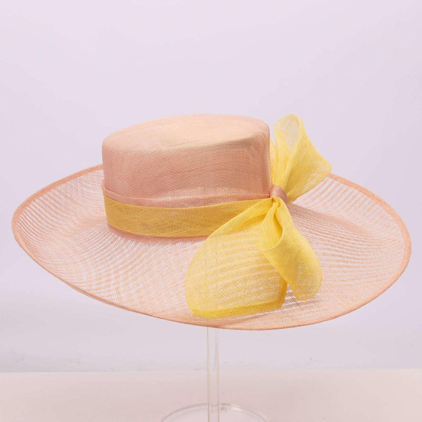 124010 | Sinamay base w/sinamay bow on the brim of the hat